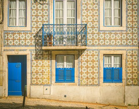 Azulejo Facade and Blue Door, jigsaw puzzle photo
