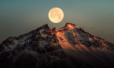 Moonrise over Icelandic Peaks, jigsaw puzzle photo
